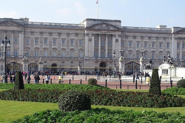 Royal Tour of St James’, Parks, Palaces and Royal intrigue