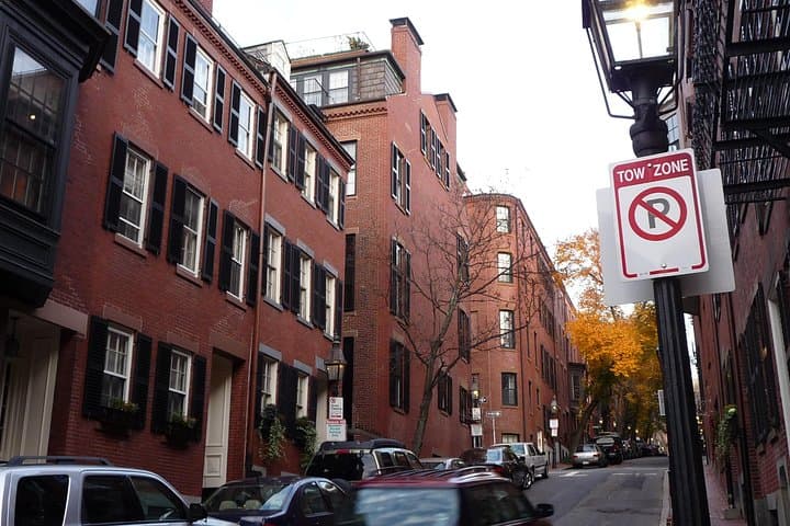 Boston Sightseeing Tour – a fully-narrated driving tour