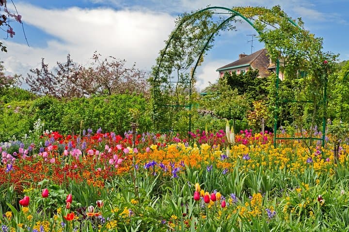 Giverny Monet’s Garden & Auvers-sur-Oise with Van Gogh House Full Day From Paris