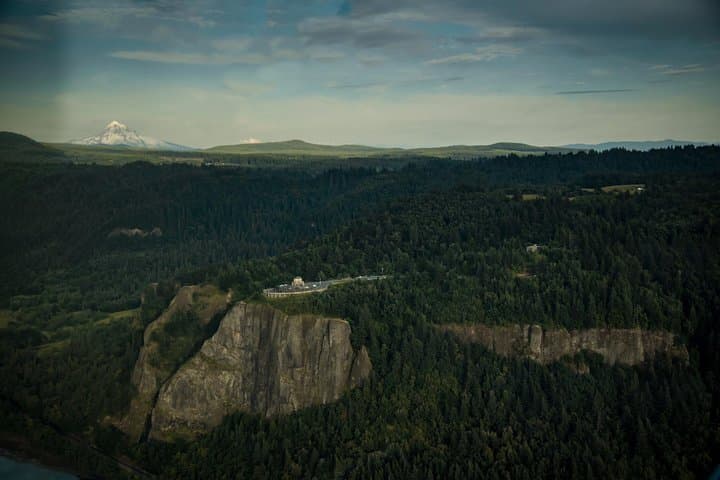Multnomah Falls & Columbia River Gorge Tour by Envi Adventures