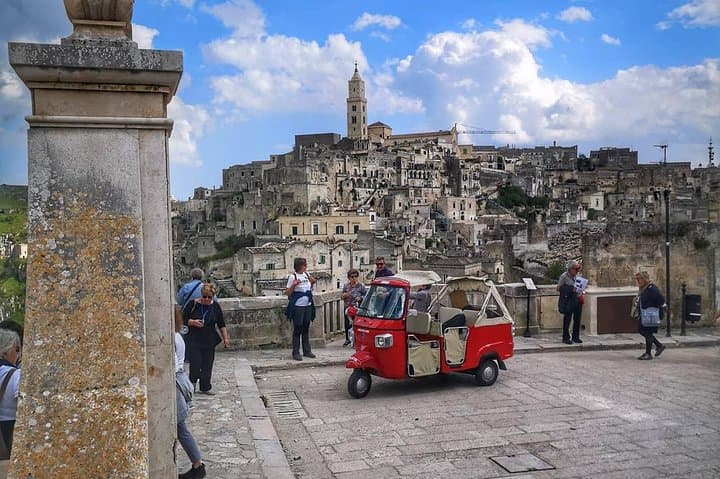 Tuk Tuk tour Matera – Panoramic tour by bee calessino