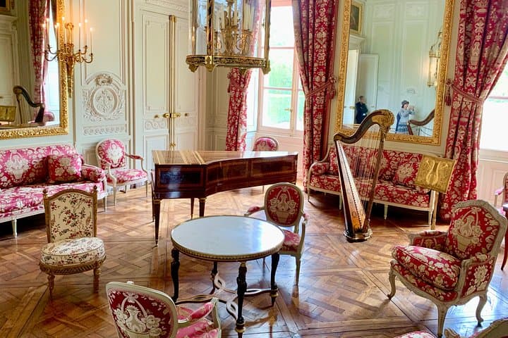 Versailles Palace & Marie-Antoinette’s Estate Full Day Private Tour from Paris