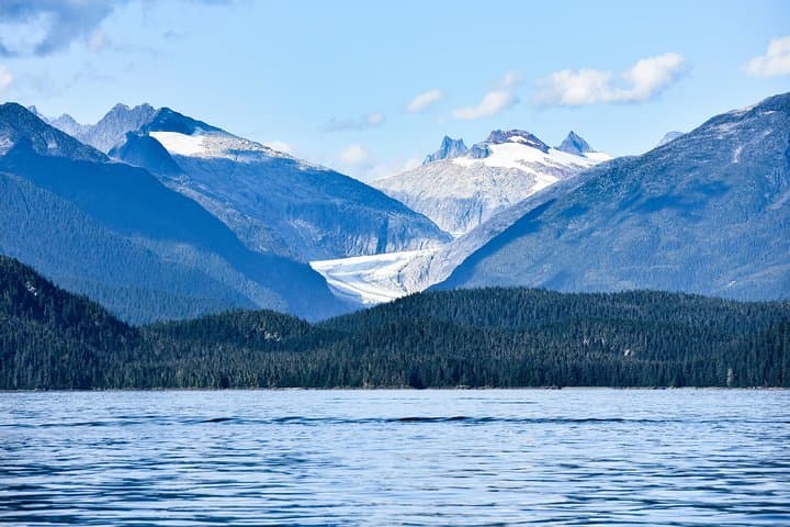 Juneau Lighthouse Tours – Whale watching & Lighthouse Combo