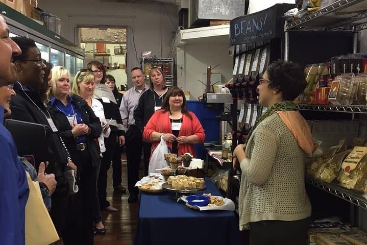 Cincinnati’s Original Findlay Market Tour With Tastings