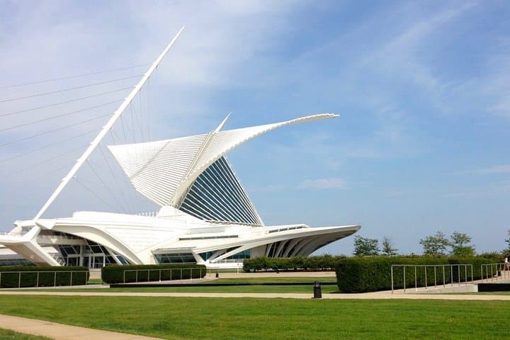 Self-Guided Scavenger Hunt: Milwaukee A Splash of Color