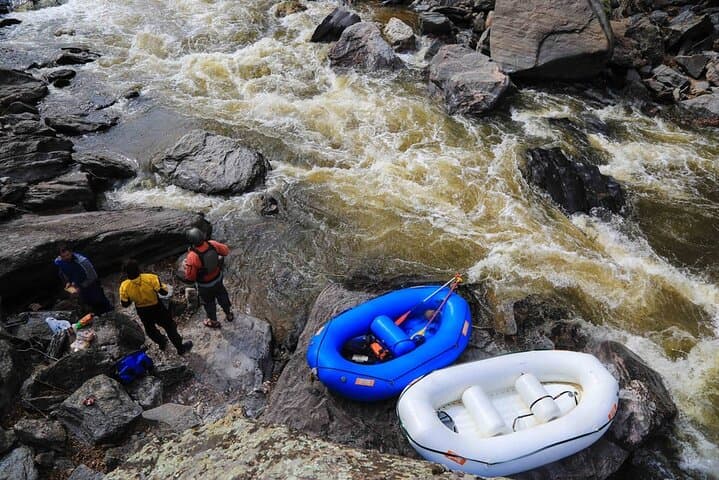 Rentals: 1-Day – 9′ Mini Me Inflatable Raft & Assessories 2-4 persons