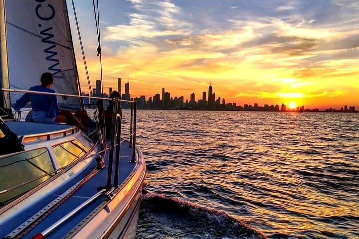 Serene Private Sunset Sail on Lake Michigan – Navy Pier, Chicago
