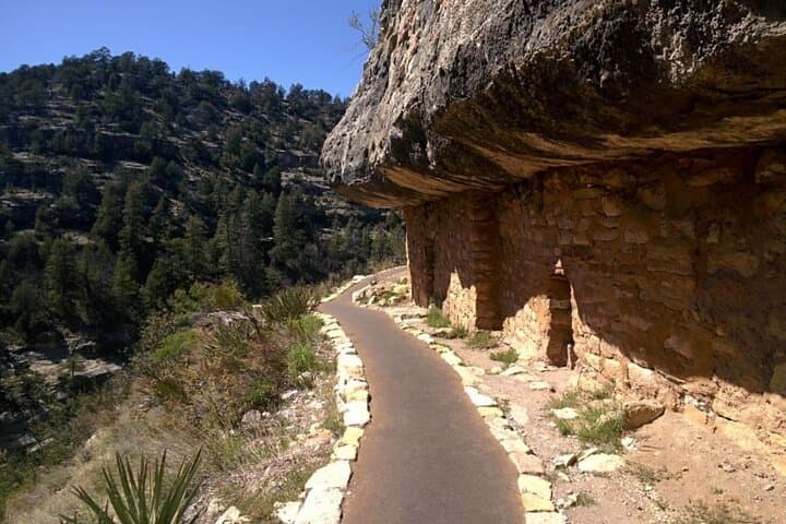 Northern Arizona Meteor Crater and Walnut Canyon from Phoenix – Private Tour