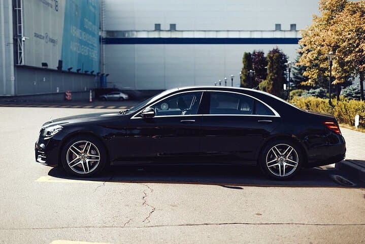 Private Transfer: Ontario Airport ONT to Los Angeles in Business Car