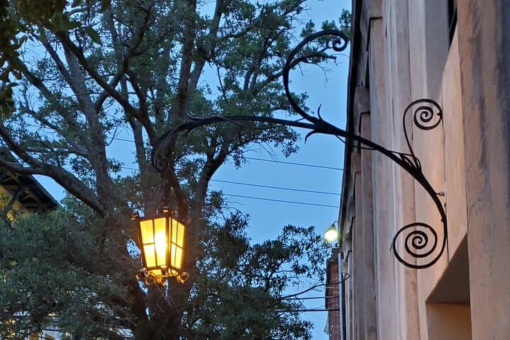 Pirates, Patriots & Prohibition – Private Evening Walking Tour of Charleston