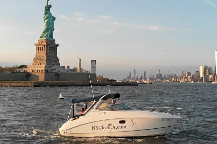 Best Private Luxury Sunset Boat Tour in New York City – 2 Hour