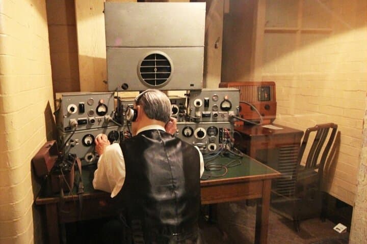 London in WW2 Walking Tour with Churchill War Rooms Visit