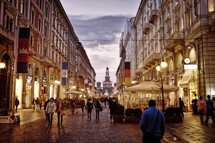 Private Transfer From Monaco To Milan With a 2 Hour Stop in Genoa