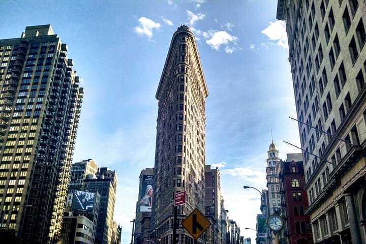 NYC Flatiron Time Travel: Self-Guided History Puzzle Walk