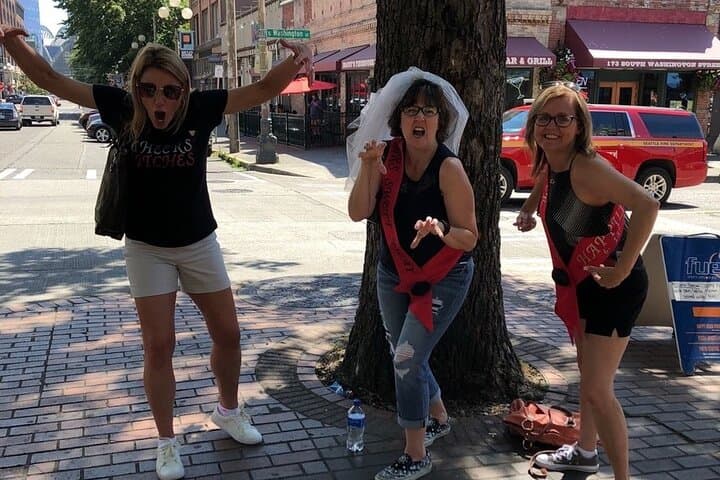 Santa Maria City Scavenger Hunt Excursion by Zombie Scavengers
