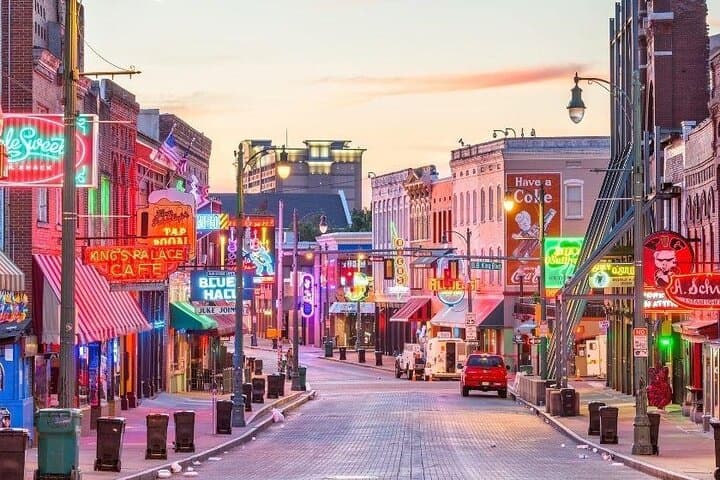 Premium Elvis Experience: City Tour with Graceland Tickets