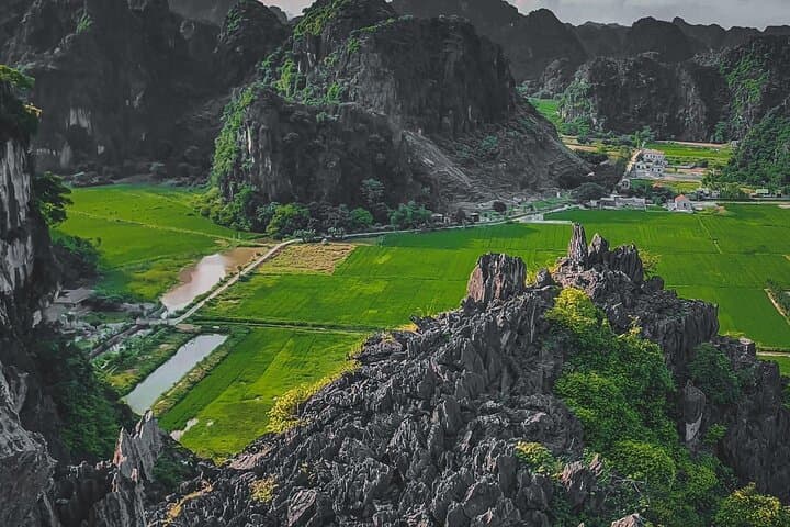 Day Trip from Hanoi to Ninh Binh Hoa Lu, Trang An, and Mua Cave