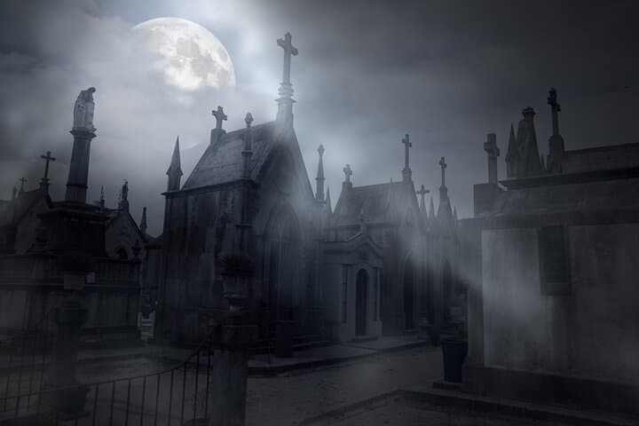 Cemetery and Ghost BYOB Bus Tour in New Orleans