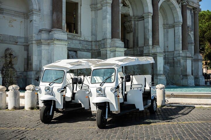 Private 2 Hour VIP Tuk Tuk Tour with Hotel Pickup and Prosecco