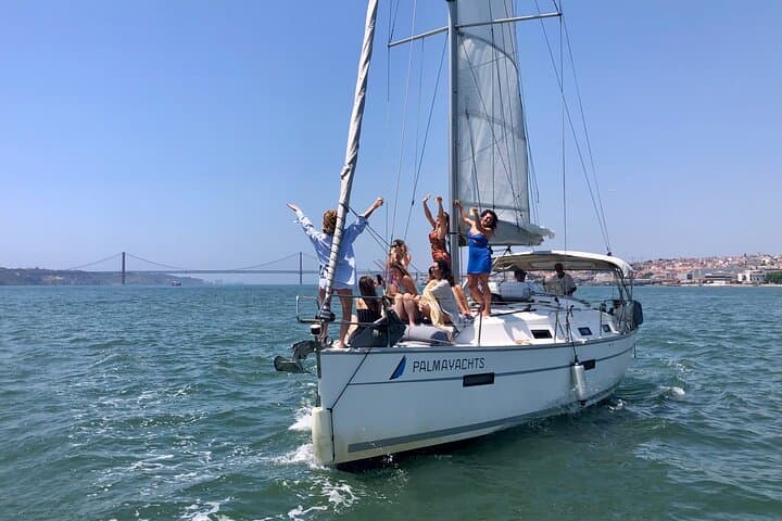 Lisbon Private Sailing Cruise, drink included (options: 2h, 3h, 4h, 6h or 8h)