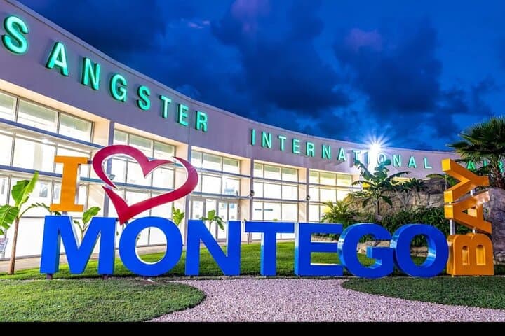 Private airport transfer to negril resorts arrival/departure