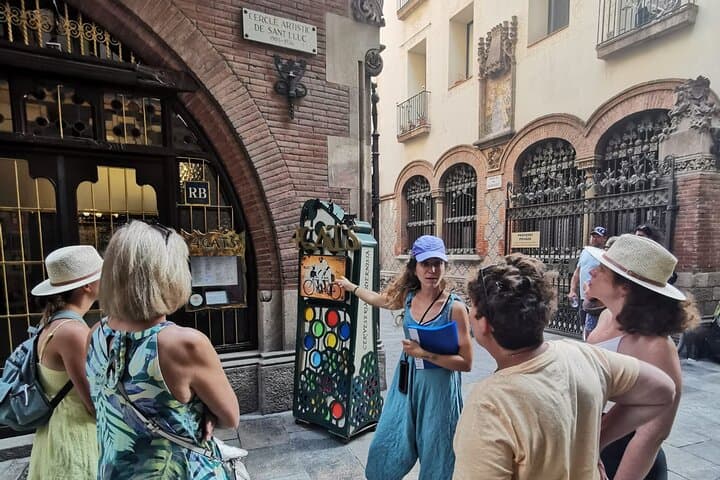 Barcelona cultural tailored private tour – guest pickup
