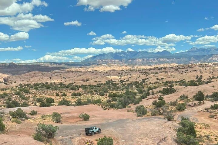 Hell’s Revenge Private 4×4 Guided Jeep Experience in Moab