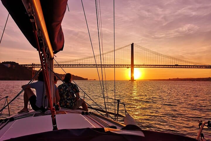 Lisbon Small Group Sunset Sailing 2h Cruise with Open Bar