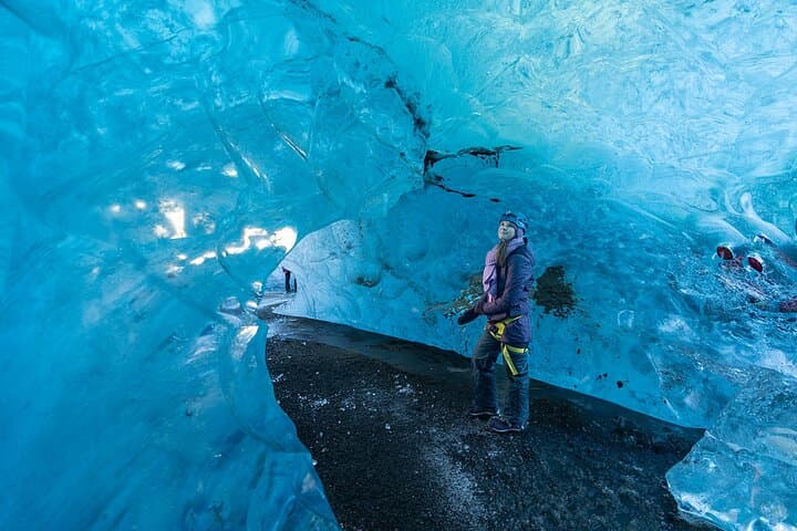 Crystal Blue Ice Cave – Super Jeep From Jökulsárlón Glacier Lagoon