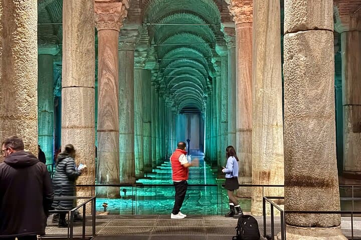 Istanbul Old City: Basilica Cistern – Blue Mosque – Grand Bazaar