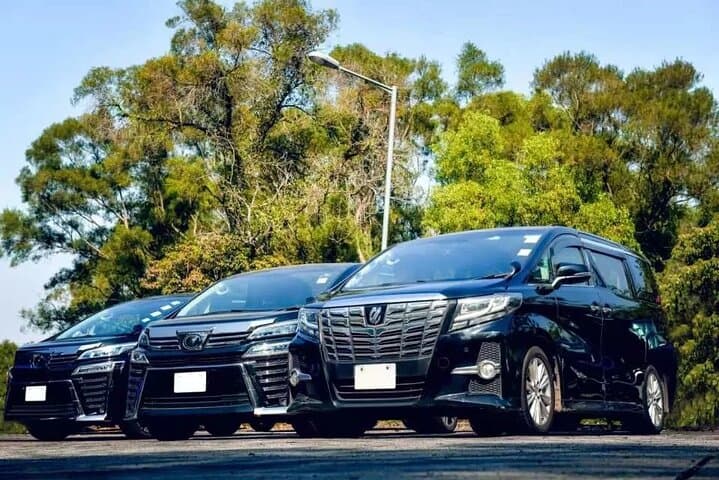 Private Roundtrip Airport Transfer to Resorts in Runaway Bay