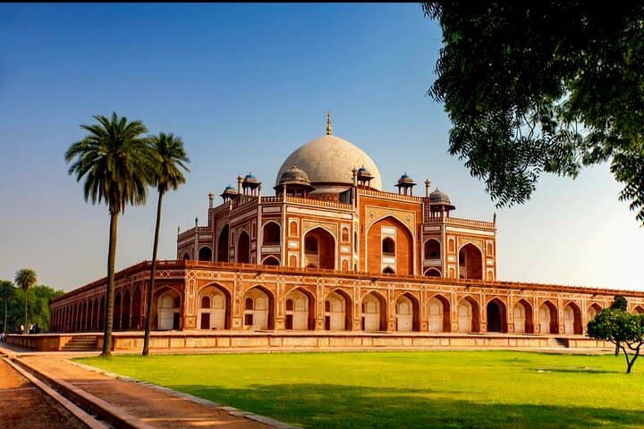 Private Full Day Old and New Delhi City Tour by Car