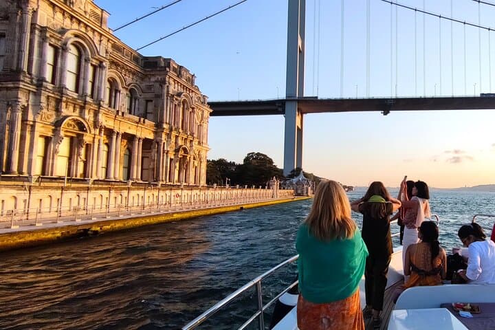 Guided Bosphorus Sunset Cruise on Luxurious Yacht – Small Group Cruise