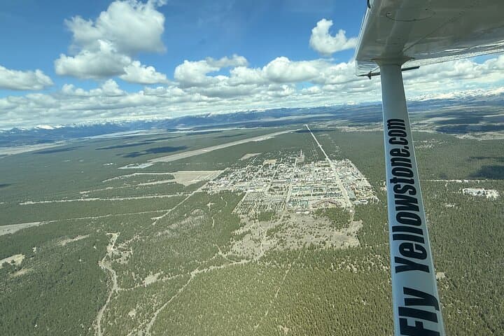 15-Minute Yellowstone Scenic Flight from West Yellowstone