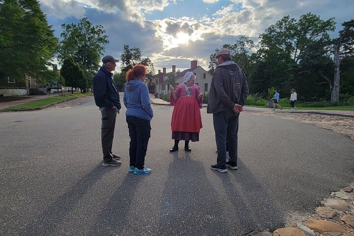 Murder, Mayhem, and Scandal: 1-hour Historical Character Tour