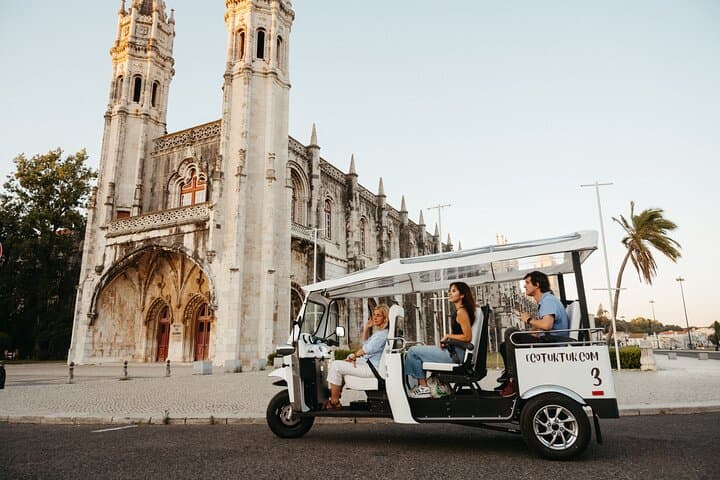 Historic Lisbon Tour in Private Eco Tuk Tuk with a Local