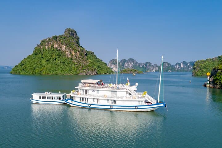 Halong & Bai Tu Long Luxury Day Tour – Fishing village & Kayak