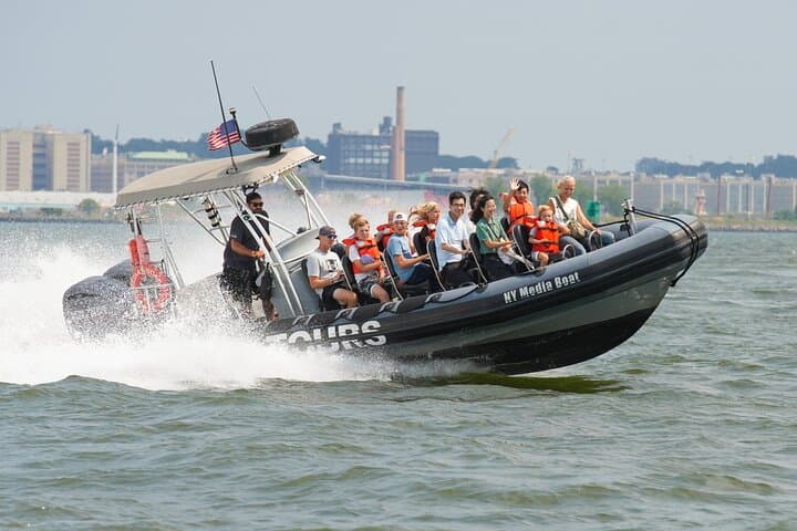 PRIVATE Manhattan Speedboat Tour – Up to 12 passengers