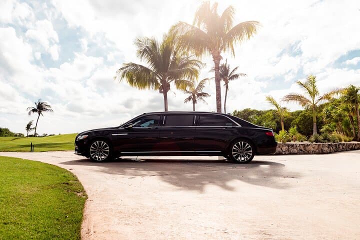 Lincoln Stretch Limousine with Wi Fi on board