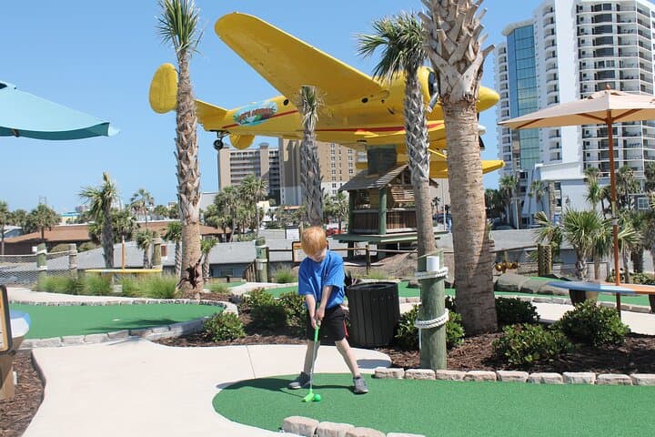 Mulligan’s Lagoon Mini Golf in Daytona Beach