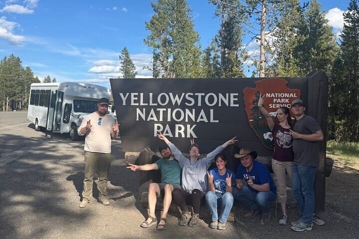 Yellowstone Grand Loop Tour: Upper and Lower Loop Highlights