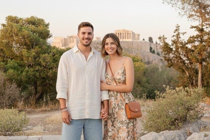 Private Photowalk in Athens: Acropolis and Old Town Photoshoot