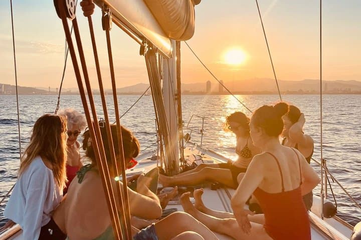 Barcelona Private Sailing Cruise with Drinks & Snacks